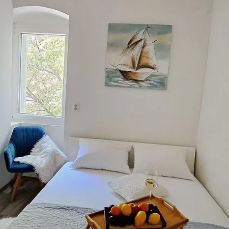 Old Town Tone Apartman