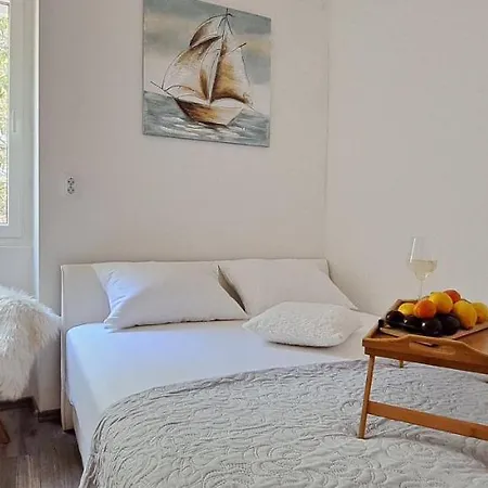 Old Town Tone Apartment