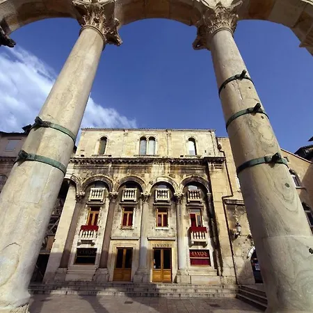 Old Town Tone ספליט