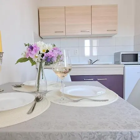 Old Town Tone Apartment *