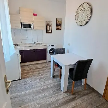 Old Town Tone Apartment *