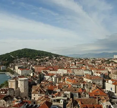 Apartment Old Town Tone Split