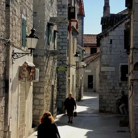 Apartment Old Town Tone