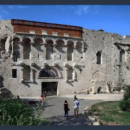 Apartment Old Town Tone Split